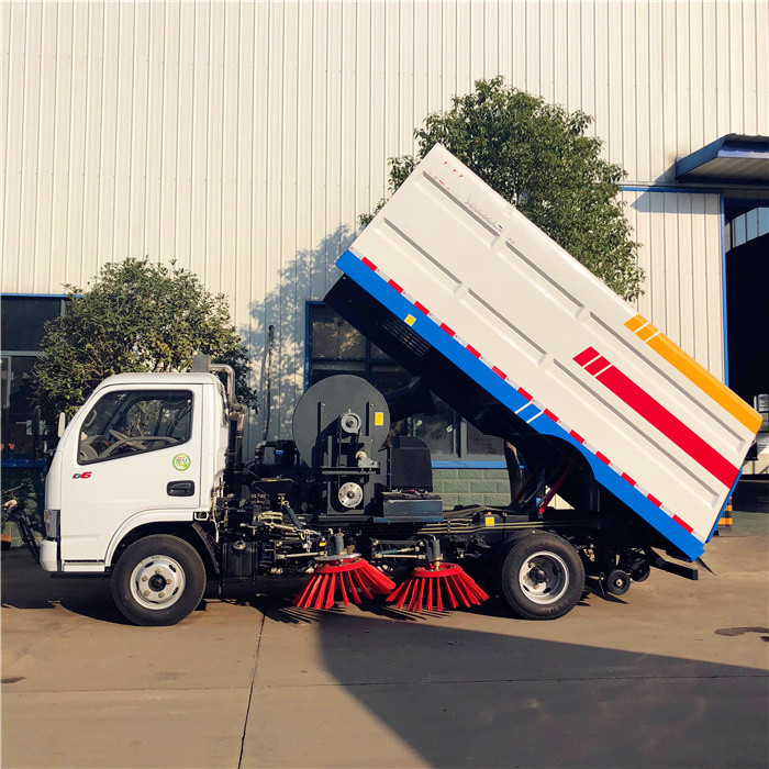 Camion per la pulizia stradale Dongfeng 5000 litri aspirapolvere Piccolo camion per la pulizia stradale