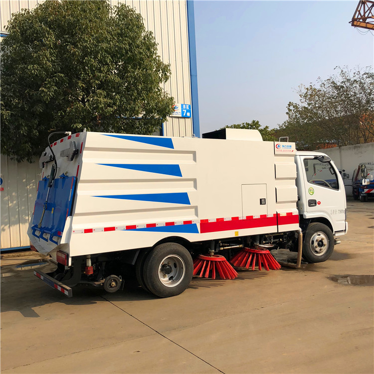 Camion per la pulizia stradale Dongfeng 5000 litri aspirapolvere Piccolo camion per la pulizia stradale