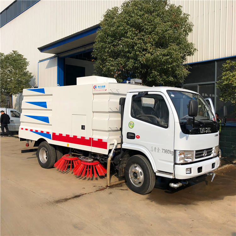 Camion per la pulizia stradale Dongfeng 5000 litri aspirapolvere Piccolo camion per la pulizia stradale