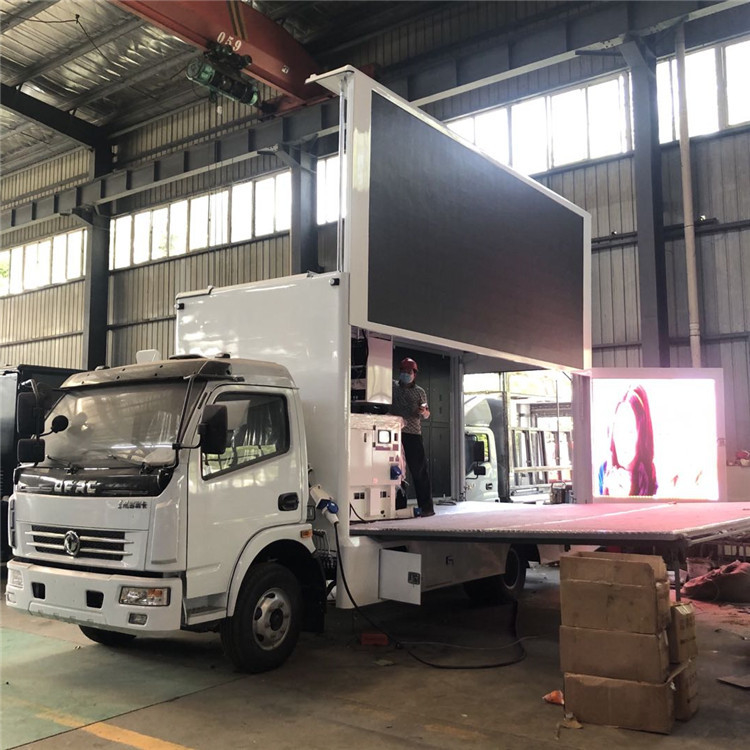 Il camion mobile di Dongfeng ha condotto il veicolo mobile di pubblicità dell'esposizione 4x2 LED impermeabile per all'aperto