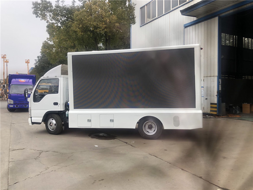 P5 LED che annuncia il tipo mobile del combustibile diesel di Lhd del camion del tabellone per le affissioni con il generatore e gli altoparlanti