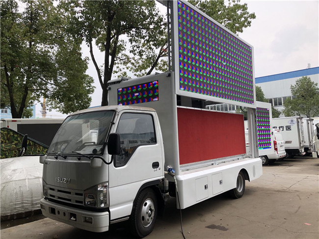 P5 LED che annuncia il tipo mobile del combustibile diesel di Lhd del camion del tabellone per le affissioni con il generatore e gli altoparlanti