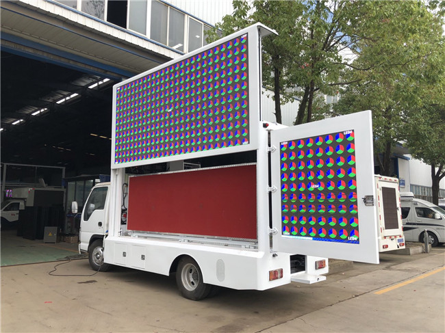 P5 LED che annuncia il tipo mobile del combustibile diesel di Lhd del camion del tabellone per le affissioni con il generatore e gli altoparlanti