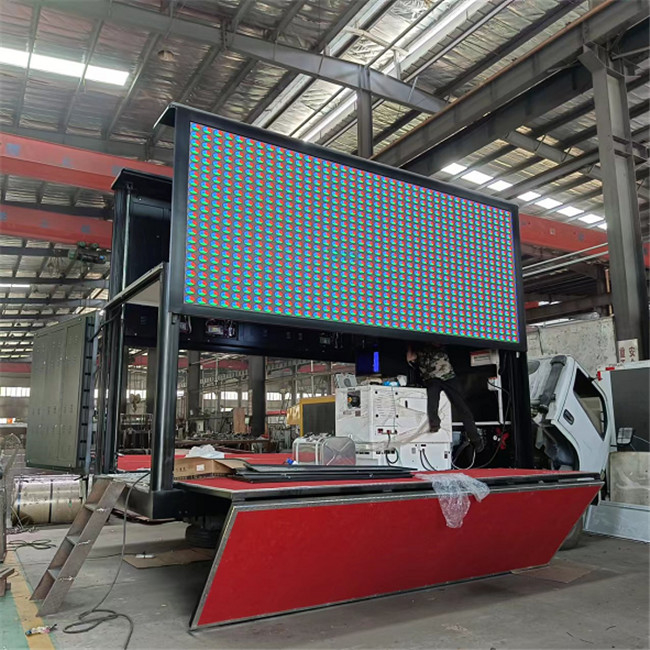 16ft 220V Mobile LED Display Truck 3 Sides P4 Digital LED Truck con sollevamento dello schermo