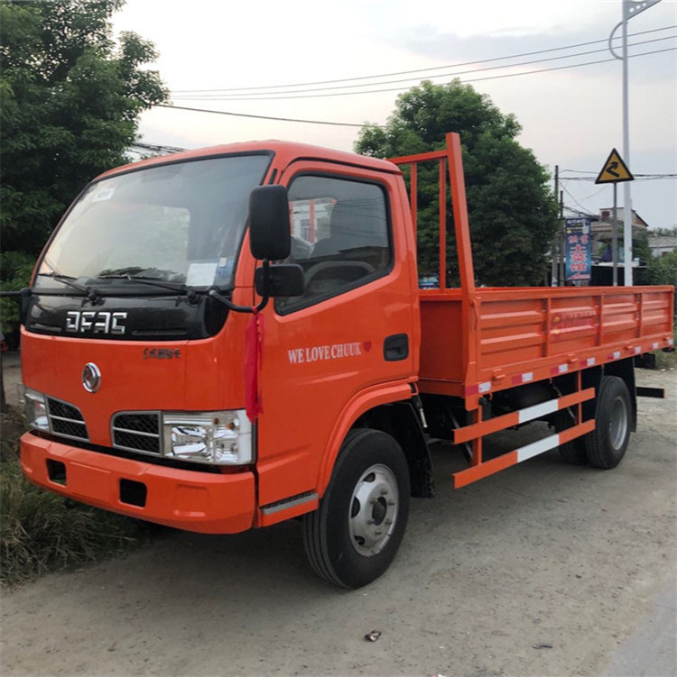 tipo di bassa potenza del combustibile diesel del camion 82hp 4*2 dei furgoni del carico 100Km/h