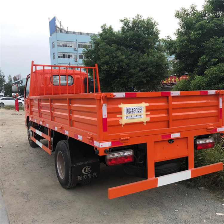 tipo di bassa potenza del combustibile diesel del camion 82hp 4*2 dei furgoni del carico 100Km/h