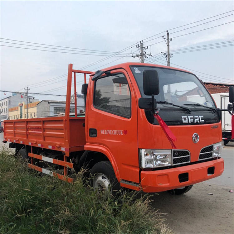 tipo di bassa potenza del combustibile diesel del camion 82hp 4*2 dei furgoni del carico 100Km/h