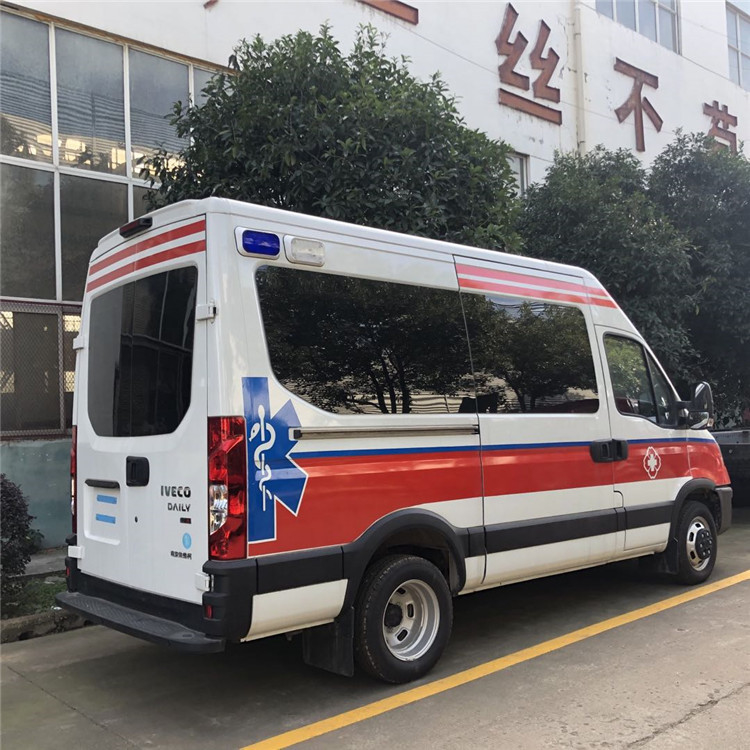 Ambulanza a uso medio del pronto soccorso di IVECO 130 km/ora del tipo diesel 4*2