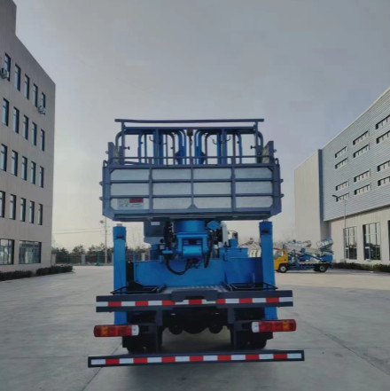 Il camion 6 della piattaforma di lavoro aereo 140KW ha spinto il camion diesel del secchio dell'EURO 3
