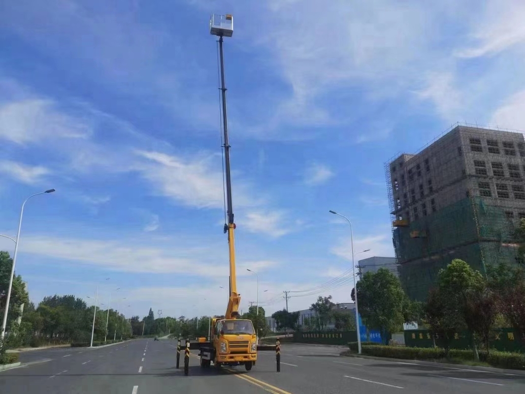 4x2 Bucket Lift Truck 116hp Veicolo di lavoro ad alta quota Euro 6 Truck di piattaforma aerea