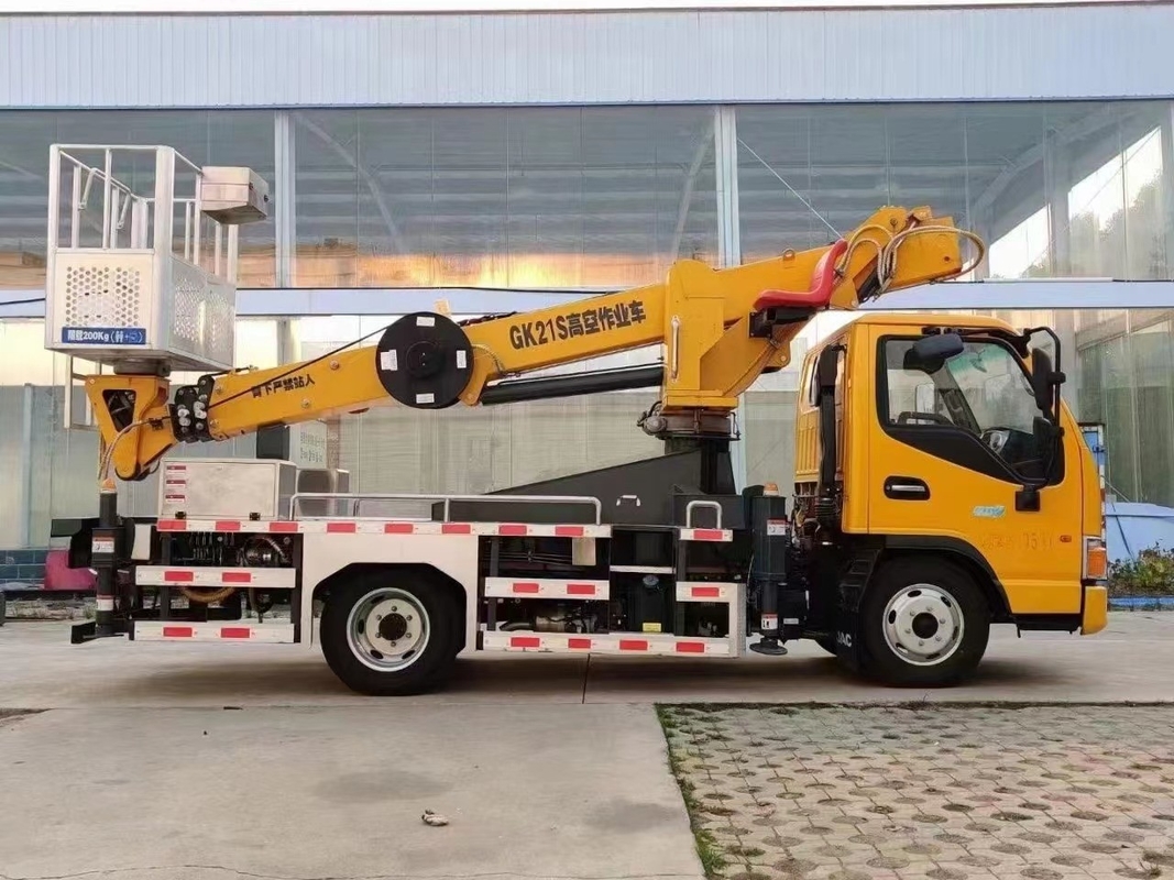 camion telescopico aereo di funzionamento di elevata altitudine del camion 200kg della piattaforma di lavoro del secchio di 21m