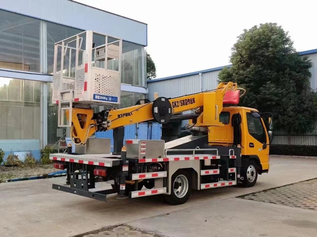 camion telescopico aereo di funzionamento di elevata altitudine del camion 200kg della piattaforma di lavoro del secchio di 21m