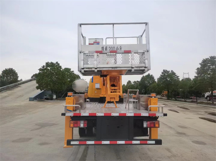 Isuzu 18m Piattaforma di lavoro aereo idraulica Camion uomo telescopio elevatore 360° Girare