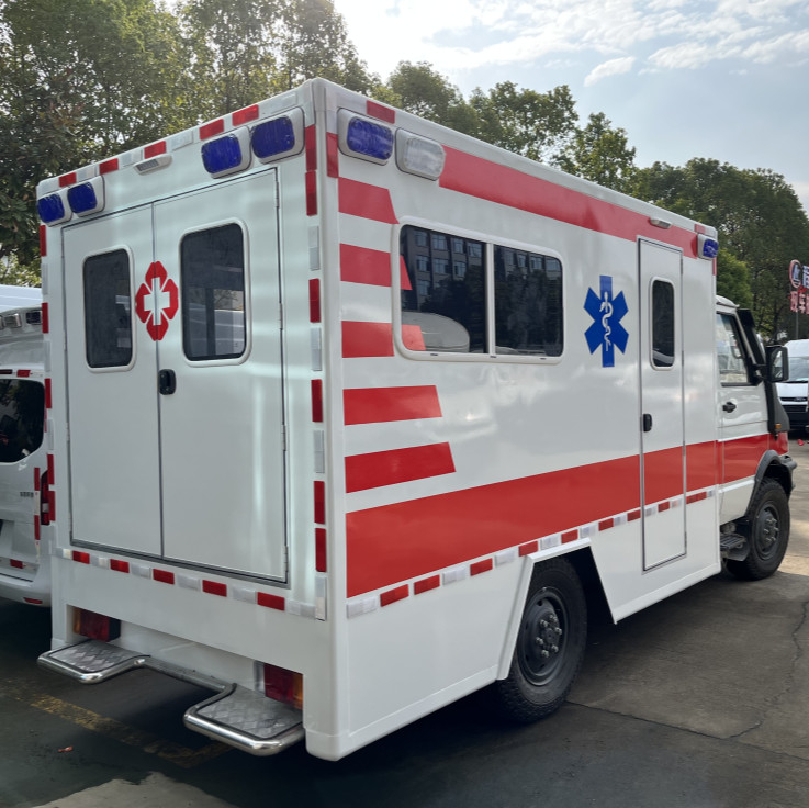 Tipo di azionamento professionale dell'automobile 4x4 dell'ambulanza di emergenza ambulanza di Iveco dell'EURO 5