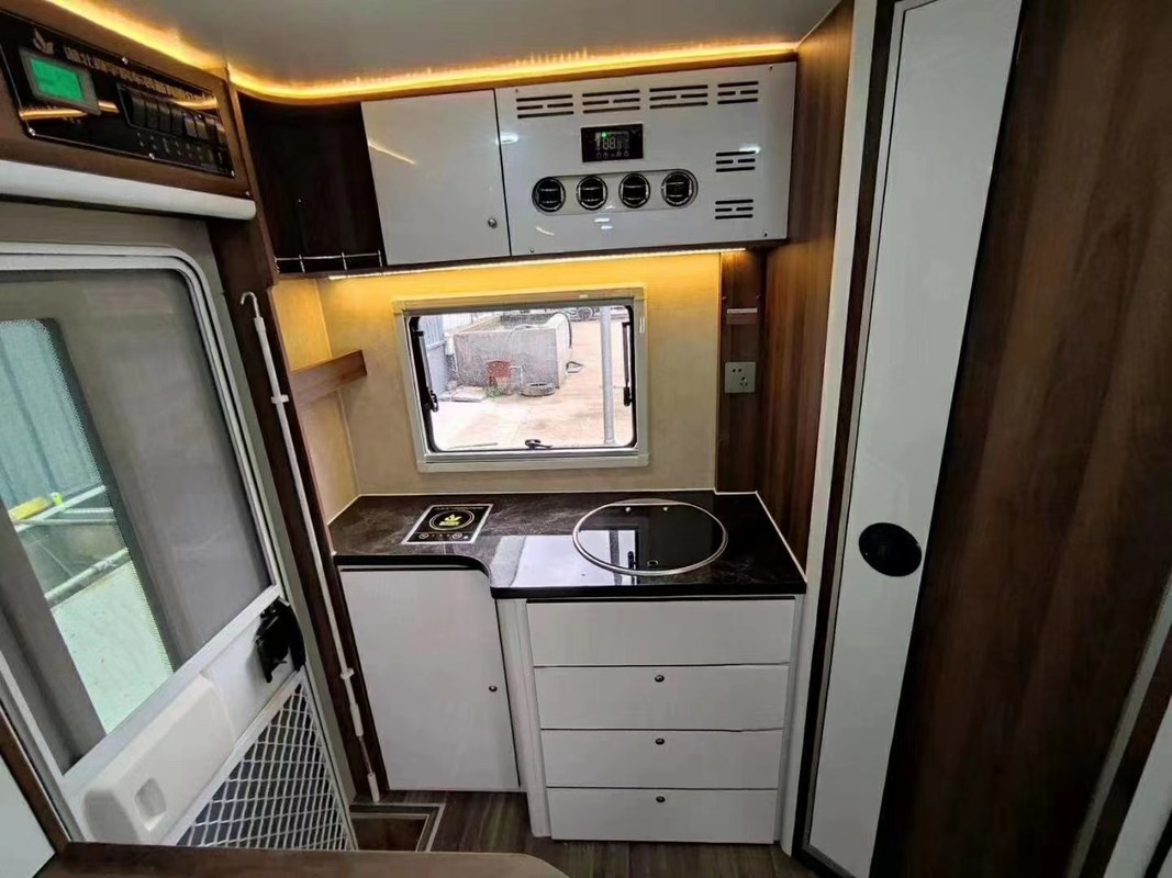 Luxury Travel Trailer Con Motore 170 CV IVECO Camper Caravan OE NO OEM Servizio personalizzato