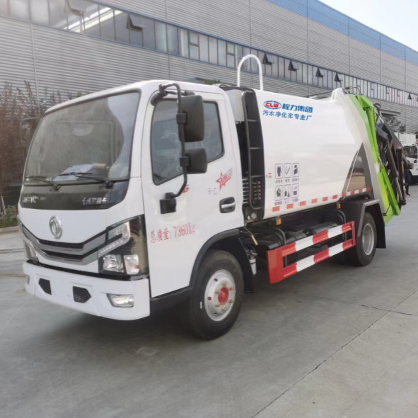 Cina Brand Dongfeng Piccolo Compactor Garbage Truck Con 6.50-16 Pneumatici E Ricambi