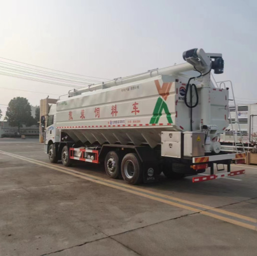 12 Cbm Camioni per mangimi per animali 4x2 Camioni per mangimi a sfera con tipo di carburante diesel