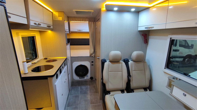 Camion da turismo mobile RV Caravan Van con motore da 190 CV Max Payload 7042 Kg
