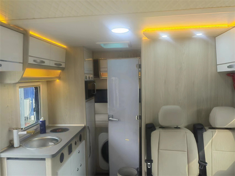 Camion da turismo mobile RV Caravan Van con motore da 190 CV Max Payload 7042 Kg