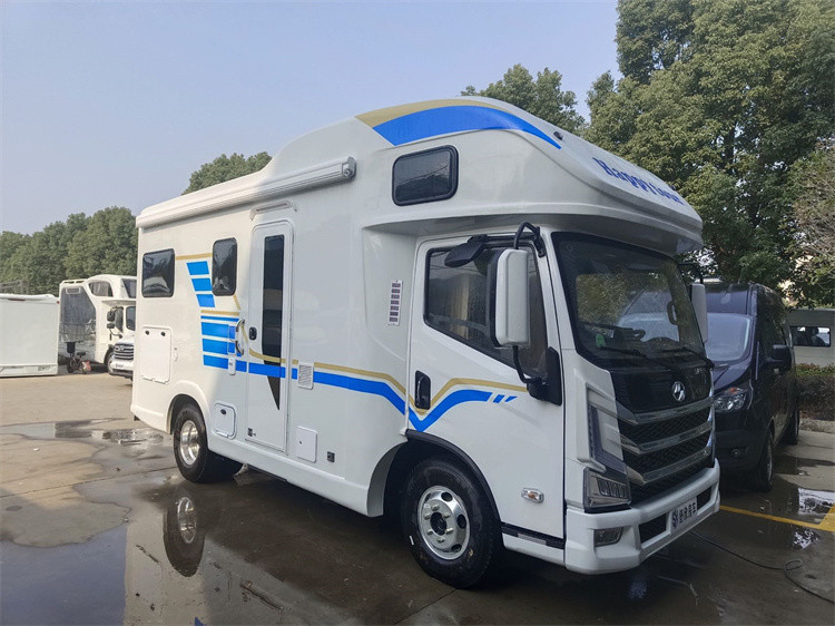 Custom YUEJIN 4x2 Luxury RV Vacation Car / Motor Caravan Vendita in Arabia Saudita