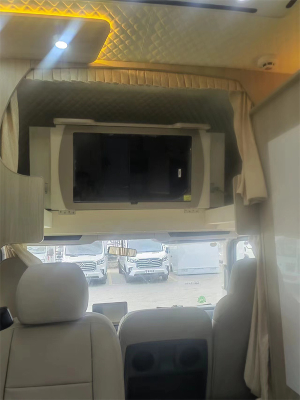 Custom YUEJIN 4x2 Luxury RV Vacation Car / Motor Caravan Vendita in Arabia Saudita
