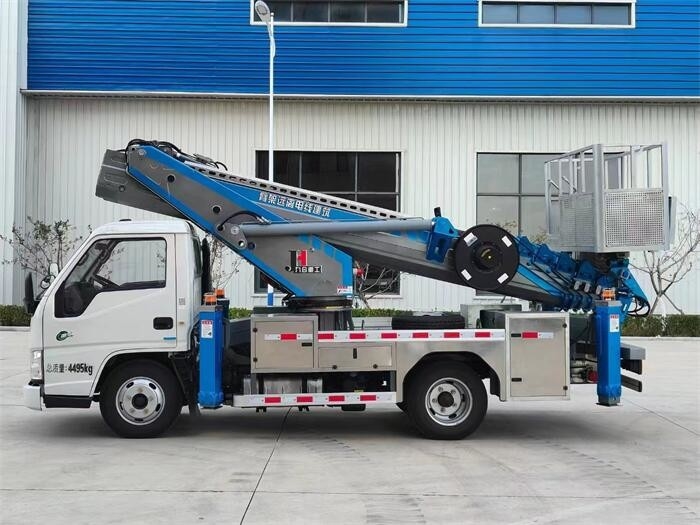 Camion a piattaforma di lavoro aerea resistente con standard di emissioni Euro 5 e passo 3300 mm