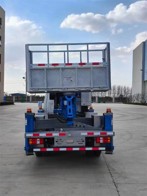 Camion a piattaforma di lavoro aerea resistente con standard di emissioni Euro 5 e passo 3300 mm
