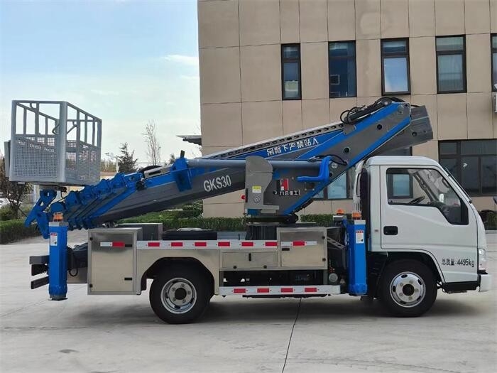 QuanChai/Q23-132E60 Camion di piattaforma di lavoro aerea con telaio JMC 1540/1540 mm sospensione
