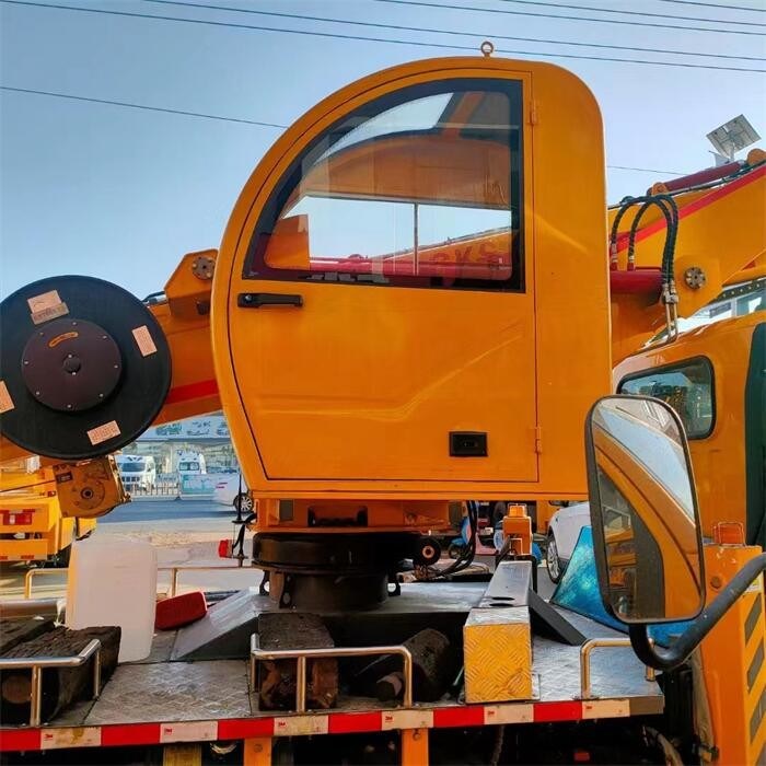 132 HP Euro 5 Aerial Work Platform Truck di Dongfeng versatile ed efficiente