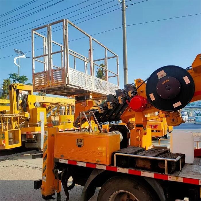 132 HP Euro 5 Aerial Work Platform Truck di Dongfeng versatile ed efficiente