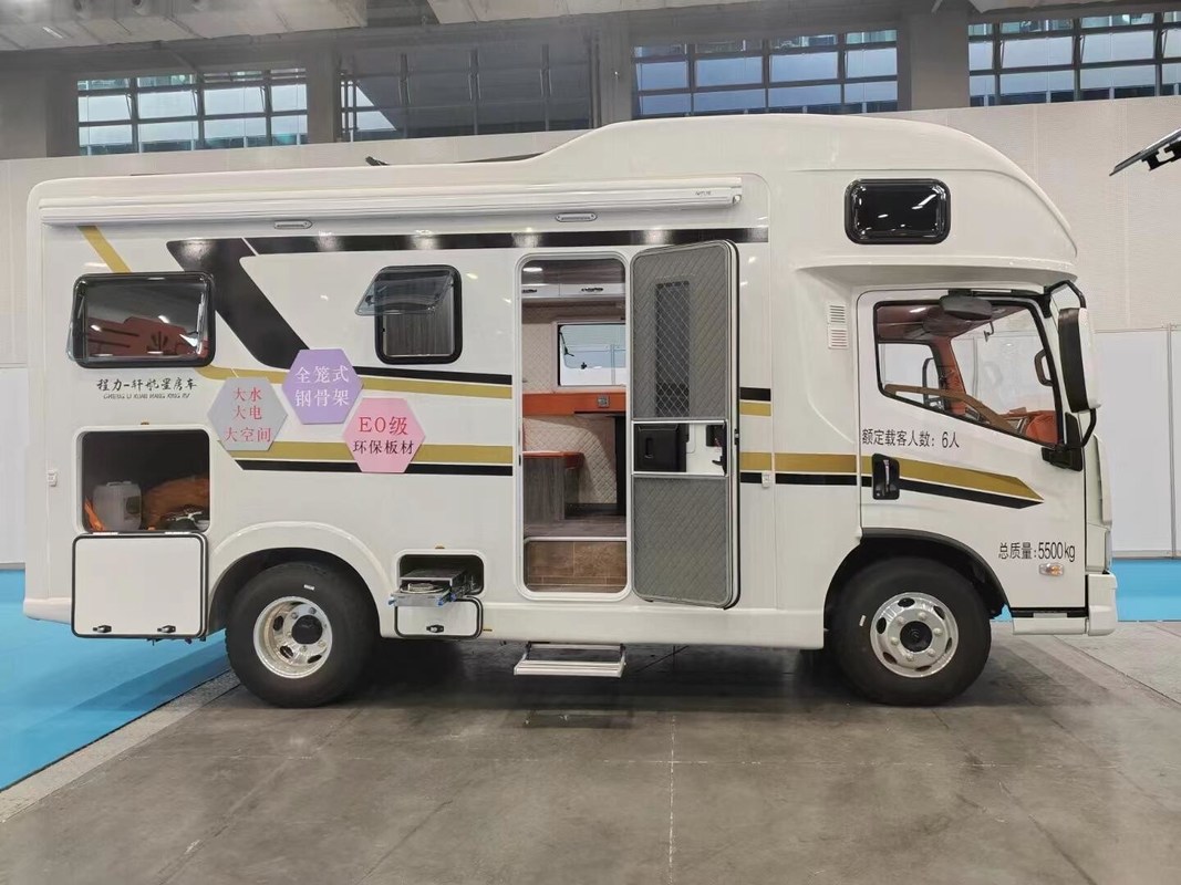 Rv Caravan Yuejin S500 Modello C Camper con capacità di dormire per 4-6 persone - CLW OE NO