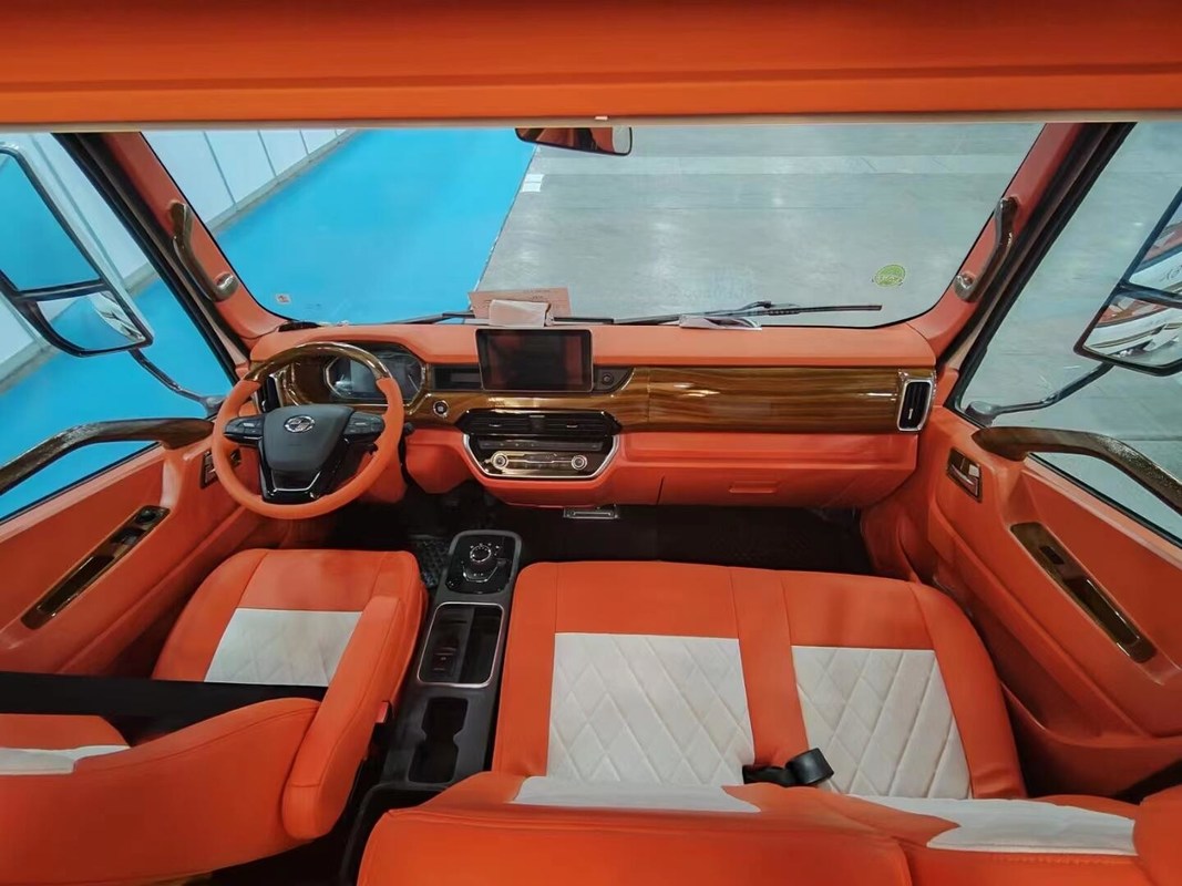 Rv Caravan Yuejin S500 Modello C Camper con capacità di dormire per 4-6 persone - CLW OE NO