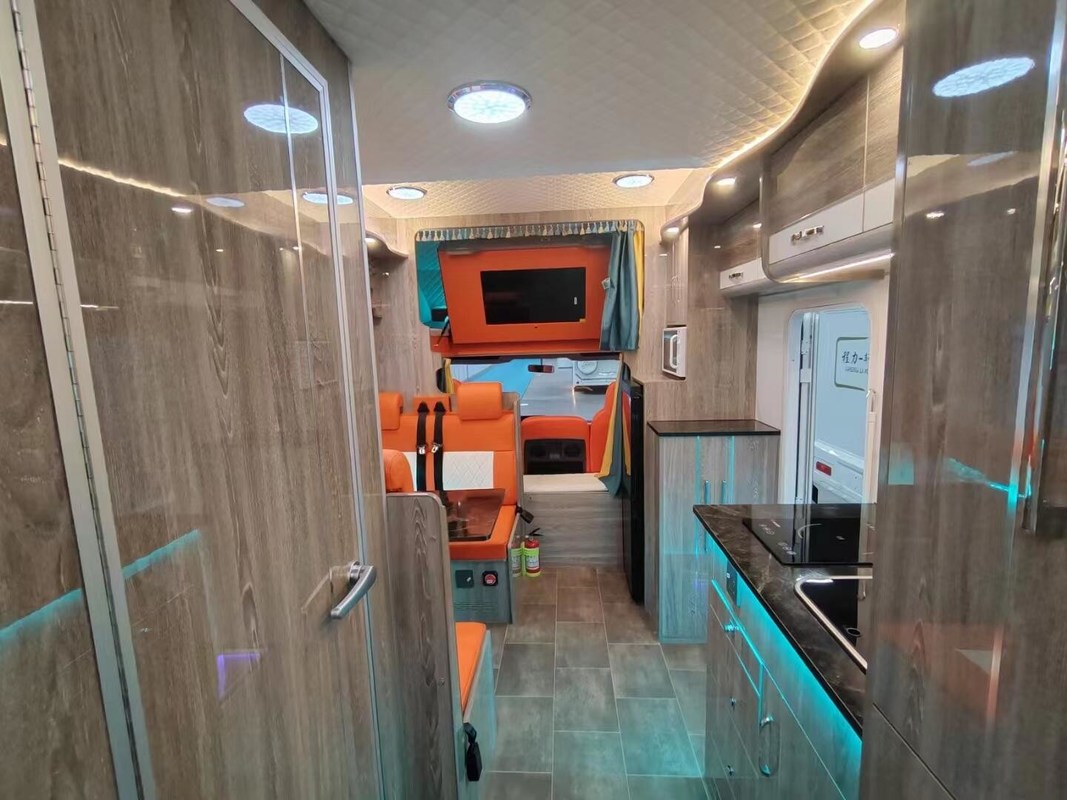 Rv Caravan Yuejin S500 Modello C Camper con capacità di dormire per 4-6 persone - CLW OE NO