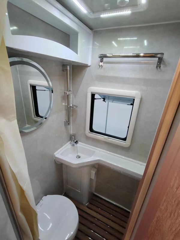 Rv Caravan Yuejin S500 Modello C Camper con capacità di dormire per 4-6 persone - CLW OE NO
