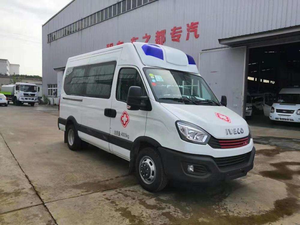 Ambulanza di lusso 2800mm camion ospedaliero mobile con caratteristiche avanzate e specifiche pneumatiche 215/75R16LT