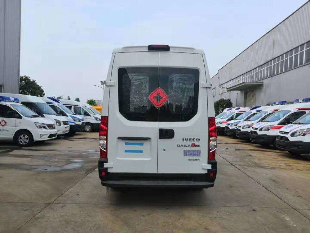 Ambulanza di lusso 2800mm camion ospedaliero mobile con caratteristiche avanzate e specifiche pneumatiche 215/75R16LT