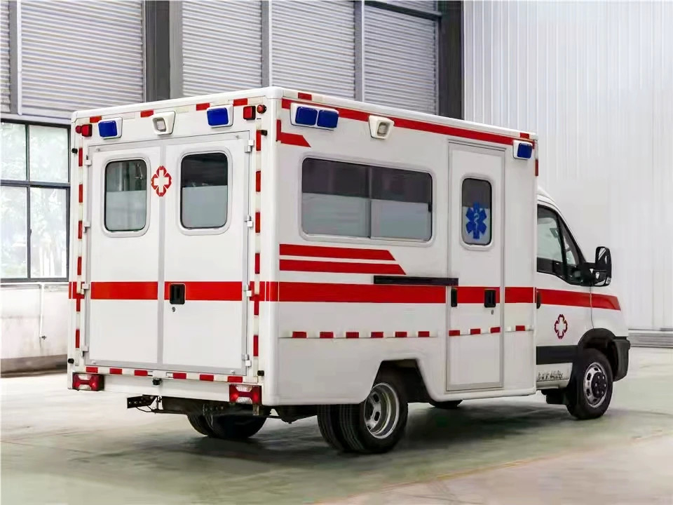 Ambulanza d'emergenza con standard di emissioni Euro 5 Peso 2970 kg Veicolo di soccorso medico