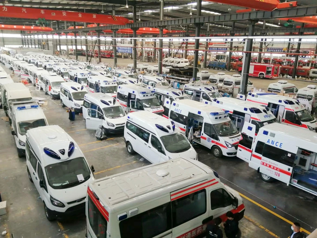 Ambulanza d'emergenza con standard di emissioni Euro 5 Peso 2970 kg Veicolo di soccorso medico