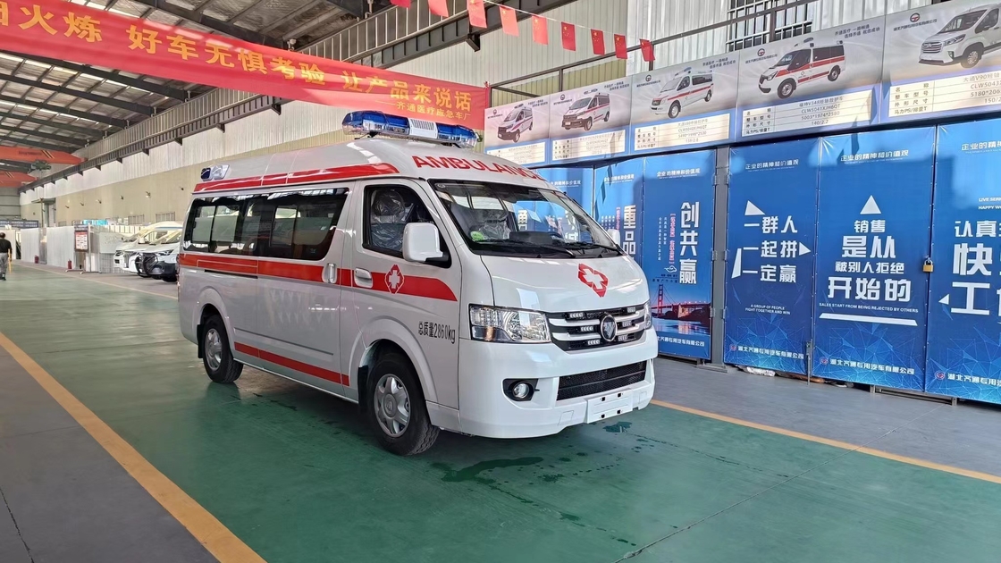 Ambulanza di emergenza a trasmissione manuale per 5-6 passeggeri con standard di emissione Euro 5