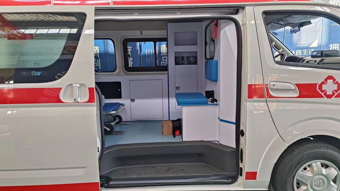 Ambulanza di emergenza a trasmissione manuale per 5-6 passeggeri con standard di emissione Euro 5