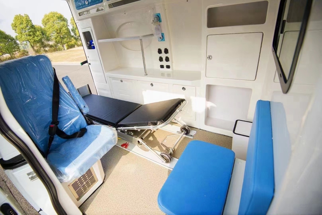 Euro 5 4*2 Ford Ambulanza di emergenza con apparecchiature di primo soccorso e armadietto di fianco