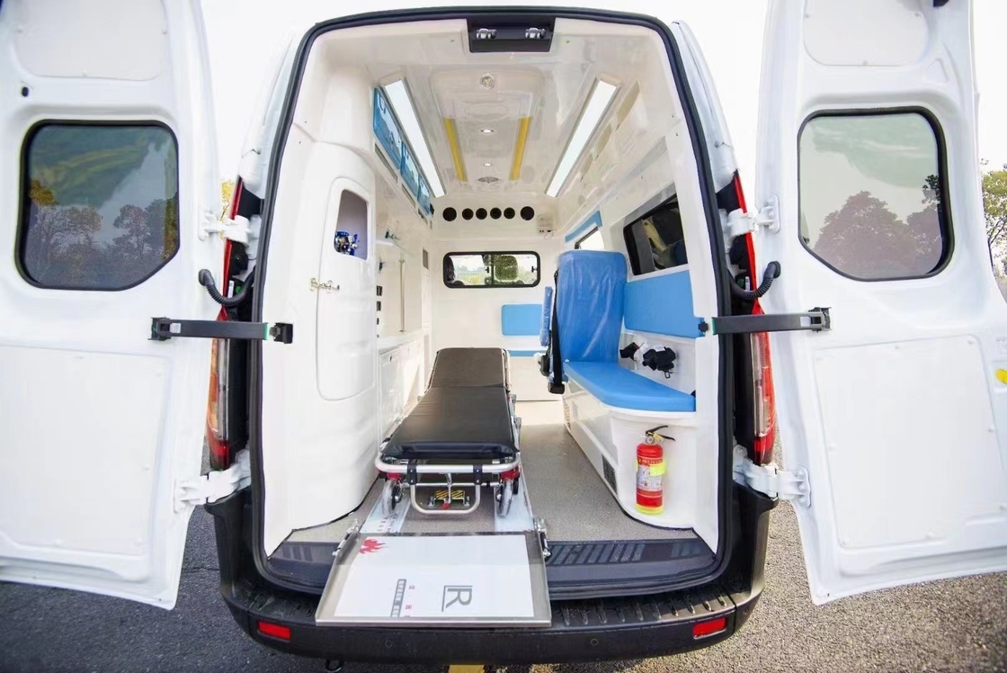 Euro 5 4*2 Ford Ambulanza di emergenza con apparecchiature di primo soccorso e armadietto di fianco