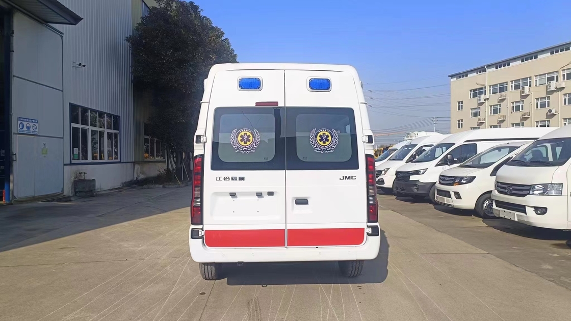 Cina 4*2 Motore diesel Ambulanza di emergenza GVW 3510 Kgs Ambulanza per veicoli