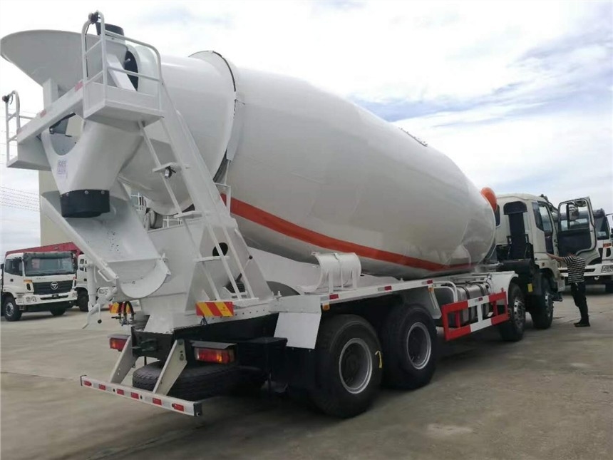 Sinotruk Howo Concrete Mixer Truck CKD / SKD con capacità di fornitura di 15-20 tonnellate