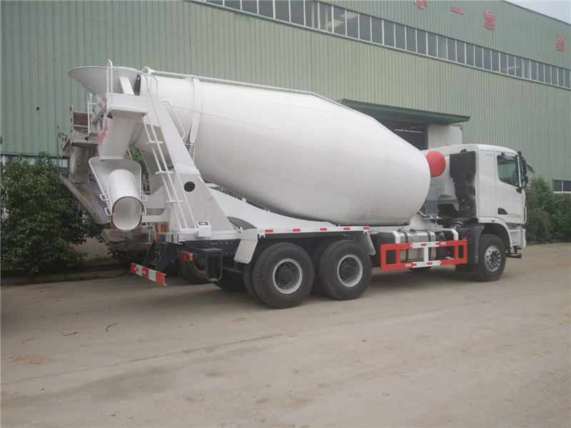 Camion per calcestruzzo Euro 3 ad alte prestazioni con cilindrata di 9726 ml per operazioni fluide
