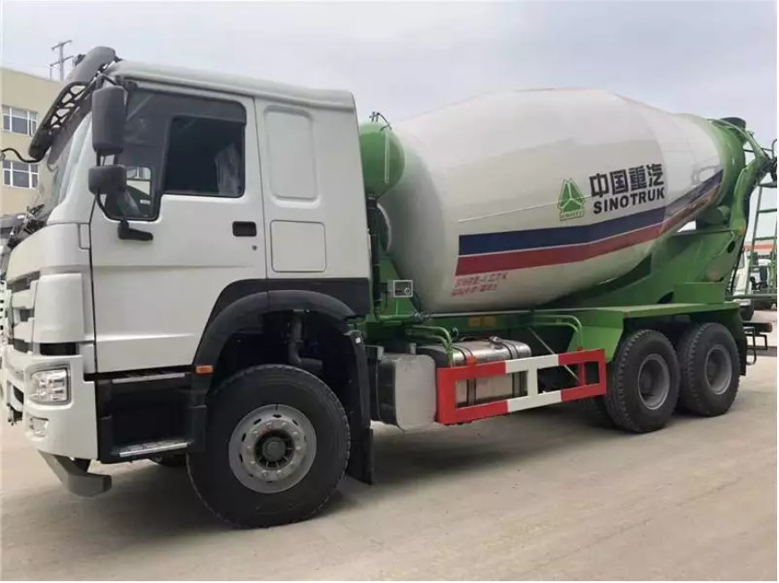 13870kg Peso di bordo 6*4 Forma di azionamento Camione miscelatore di cemento per calcestruzzo con pneumatico a filo d'acciaio 12.00R20