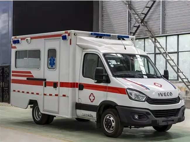 3300 Peso lordo del veicolo 4x4 Ambulanza di emergenza con trasmissione manuale