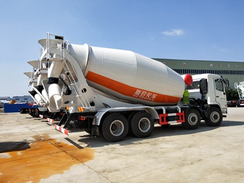 8*6 Grandi camion di cemento velocità in avanti 2 inverso SINOTRUK HOWO Camion miscelatore di cemento per la costruzione