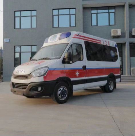 Ambulanza di emergenza con 3750 mm di base ruota, 103 kW di potenza nominale e 3700 kg di peso lordo