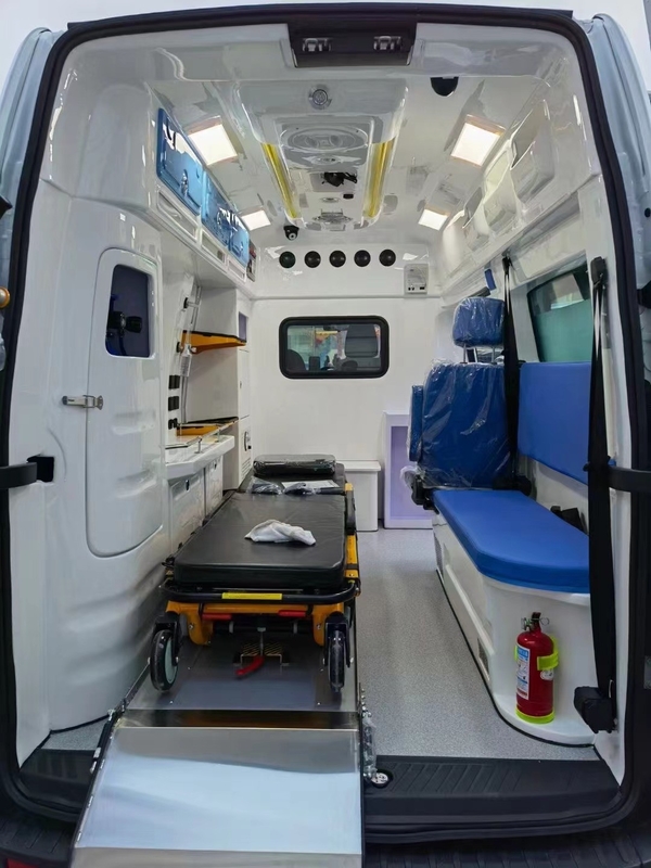 Ambulanza di emergenza con 3750 mm di base ruota, 103 kW di potenza nominale e 3700 kg di peso lordo